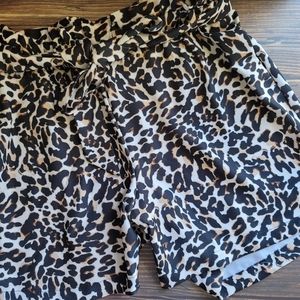 Eloquii Leopard papperbag waist shorts with sash 14